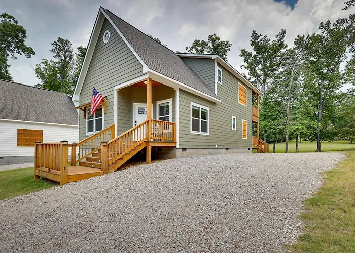 Counce Vacation Rental W/ Private Deck: Near Golf!