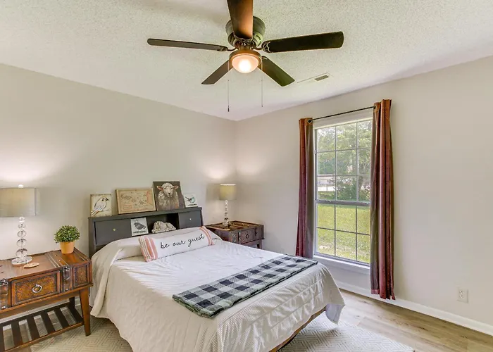 Expansive Family Home: 6 Mi To Dtwn Florence!