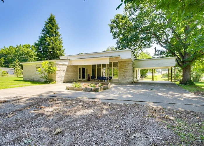 Expansive Family Home: 6 Mi To Dtwn Florence!