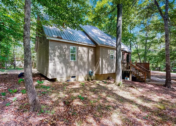 1 Mi To Pickwick Lake! Tranquil Wooded Cabin