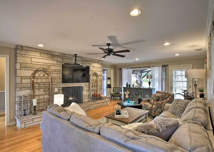 Charming Florence Getaway W/ Fireplace & Grill!